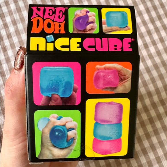 NeeDoh Nice Cube Squeeze Toy - PINK & BRAND NEW - Picture 5 of 5
